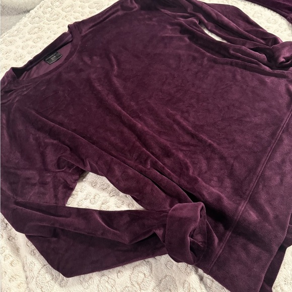 32 DEGREE Rich Purple Velvet Top and Bottom Pajama Set / Loungewear - Picture 6 of 9